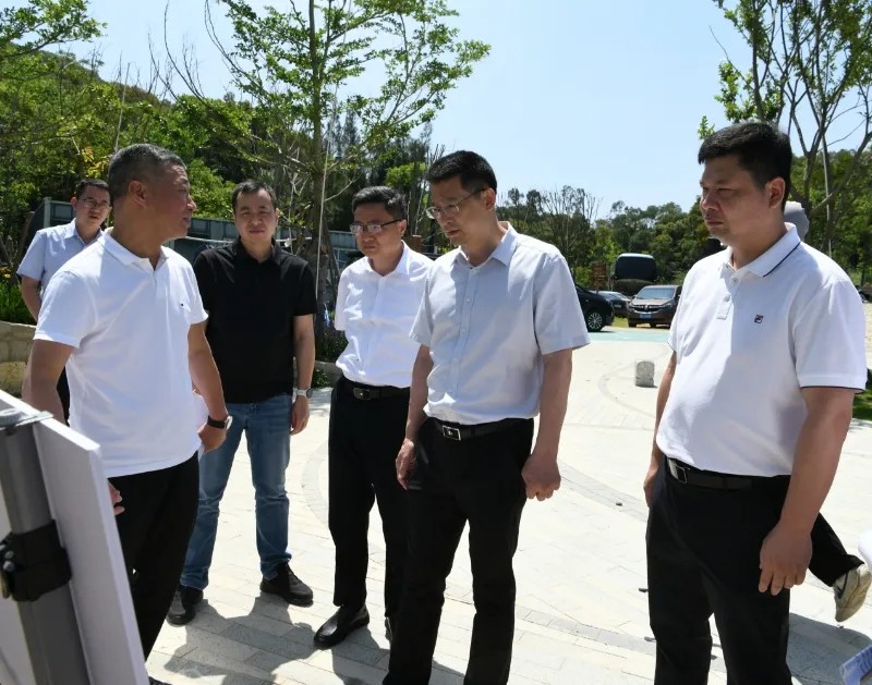 縣委主要領導開展“四下基層”現場辦公活動 指導推進重點項目建設，并開展巡林、巡河工作